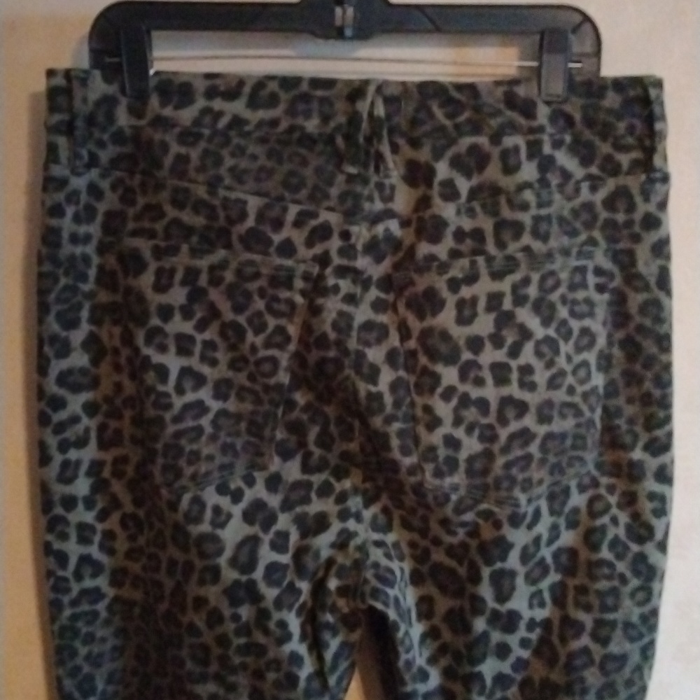 Good American Good waist crop jeans. Plus size 16. Animal print. - Picture 6 of 13